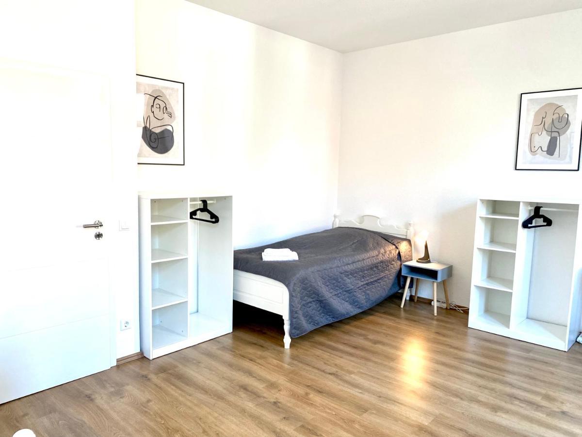 דיסבורג 2 Rooms, Free Parking, 25 Min To Duesseldorf, 150 Mbps Wlan מראה חיצוני תמונה