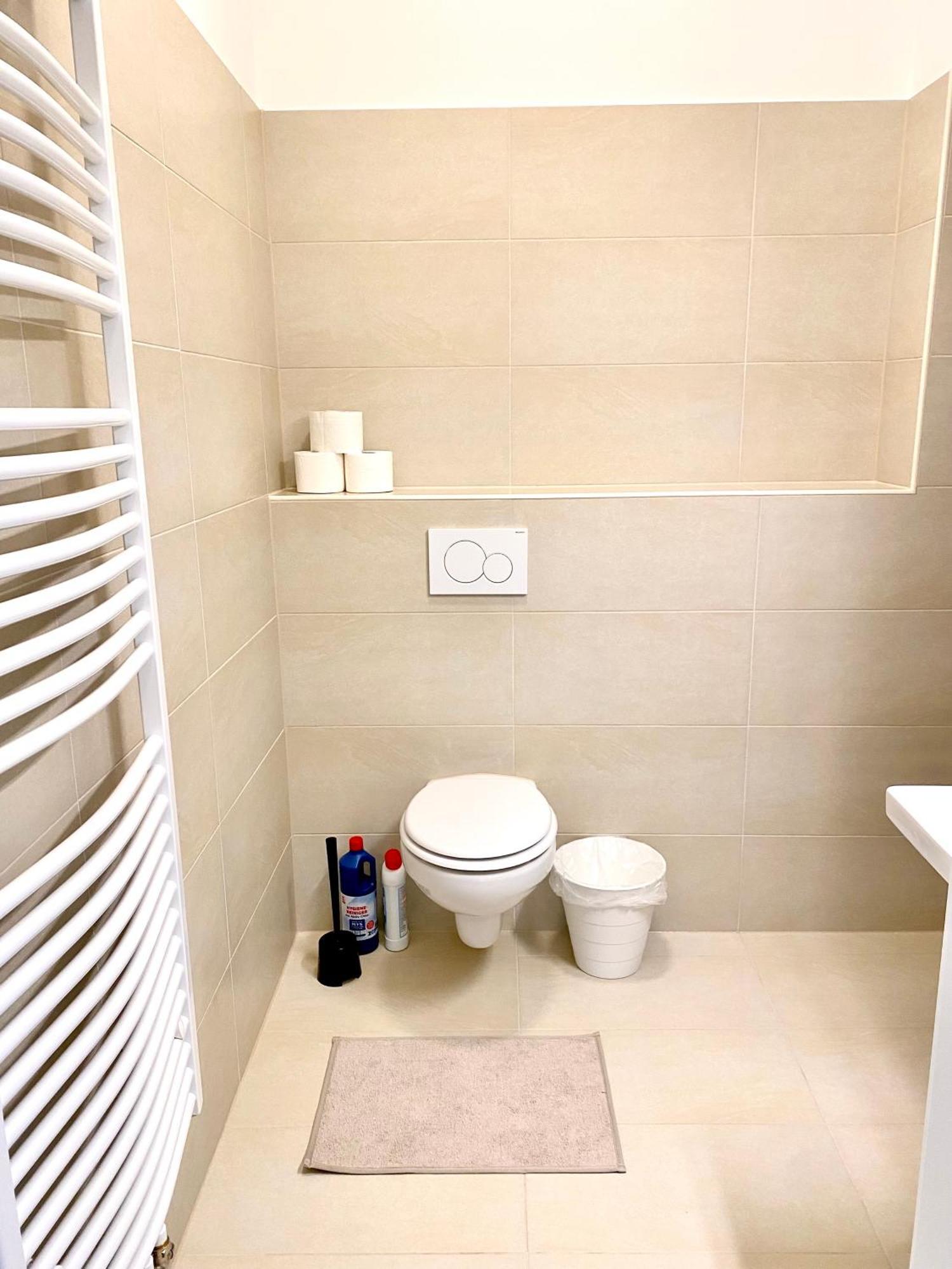 דיסבורג 2 Rooms, Free Parking, 25 Min To Duesseldorf, 150 Mbps Wlan מראה חיצוני תמונה