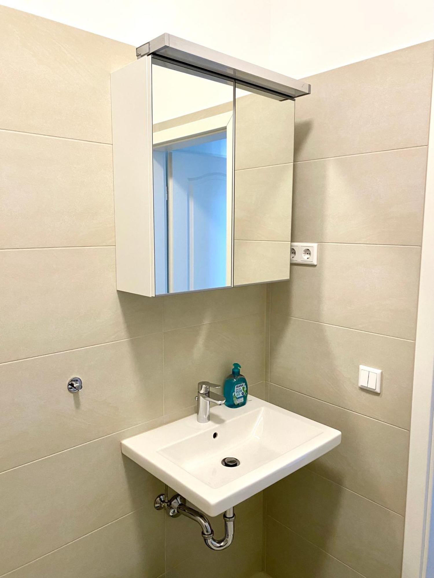דיסבורג 2 Rooms, Free Parking, 25 Min To Duesseldorf, 150 Mbps Wlan מראה חיצוני תמונה